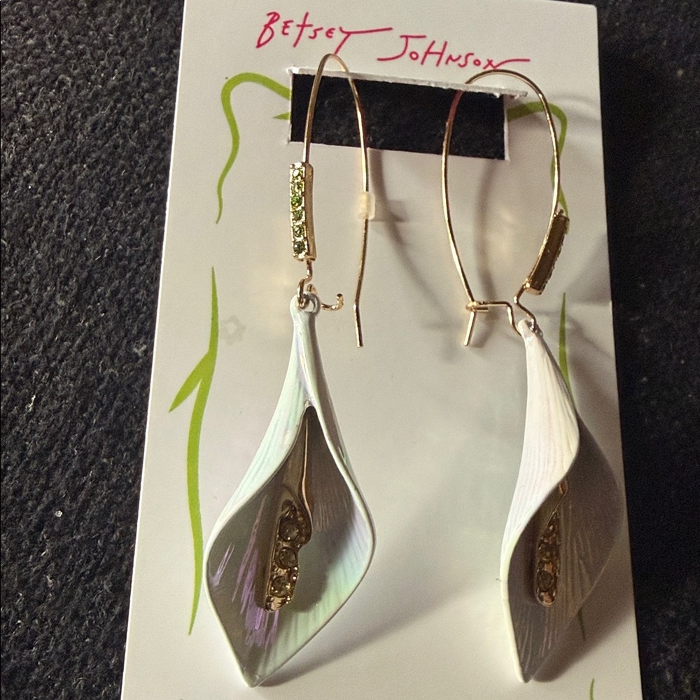 Betsey Johnson Calla Lilly Earrings New - Picture 5 of 6